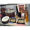 Image 1 : Shelf lot of assorted decorative items