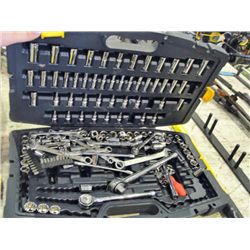 Mastercraft combination tool kit; socket set,