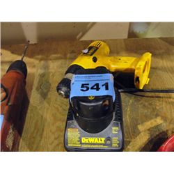 Dewault 12V cordless drill with one battery with