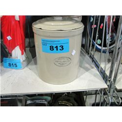 Madelta 2G stoneware crock