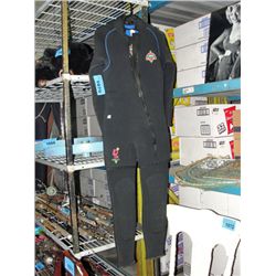 Lattitude Mares line neoprene wet suit