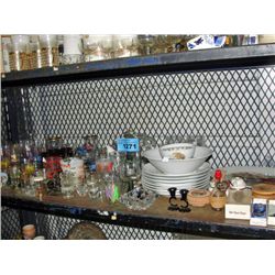 Shelf lot of vintage collectables, glasswares and