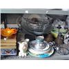 Image 1 : Shelf lot of assorted collectables, glassware, etc