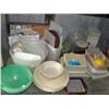 Image 1 : Shelf lot of assorted tupperware