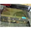 Image 1 : Vintage green trunk and contents