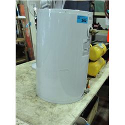 Hot water tank