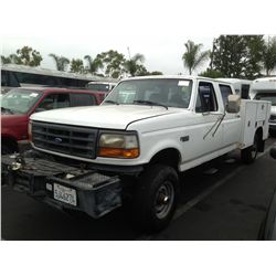 1996 FORD F-350 1 TON 4X4 SERVICE CREW CAB W/WINCH 8 CYL.