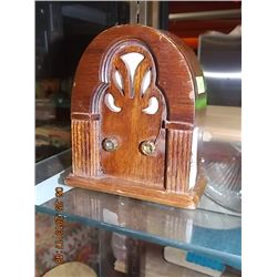 MANTLE RADIO MUSIC BOX 1727