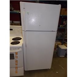 FRIDGE - KENMORE - WHITE APPLIANCE SOLD $75 OR MORE - 24 HOUR WARRANTY - MONDAY 5PM