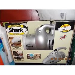 SHARK VAC