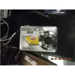 KODAK DIGITAL CAMERA - EASY SHARE C160) - CASE - STRAP - 512 SD CARD