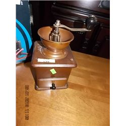 VINTAGE STYLE COFFEE GRINDER