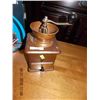 Image 1 : VINTAGE STYLE COFFEE GRINDER