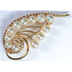 Vintage 18K Gold Brooch with pearls