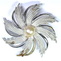 Signed Sara Coventry  Brooch