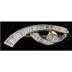 18KT YELLOW GOLD & DIAMOND BROOCH.