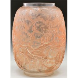 R. LALIQUE MONNAIE DU PAPE VASE.