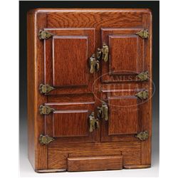 SALESMAN SAMPLE ICE BOX.