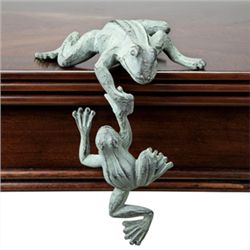 Helping Hand Frogs Shelf Sitte