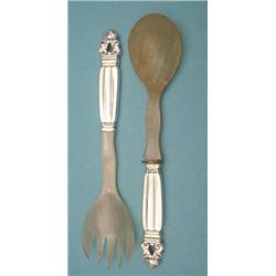 A pair of Georg Jensen acorn pattern white metal handled horn salad servers £100-150...
