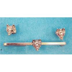 A 9ct gold stock pin with diamond set foxhead, together with a pair of matching earrings £300-500...
