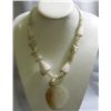 Image 1 : 205CTW PHILIPPINE CAPIZ PENDANT SHELL-BEADED NECKLACE 1
