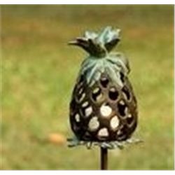PINEAPPLE LANTERN STAKE