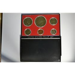 *1976 United States Mint Proof Set  Excellent Condition*