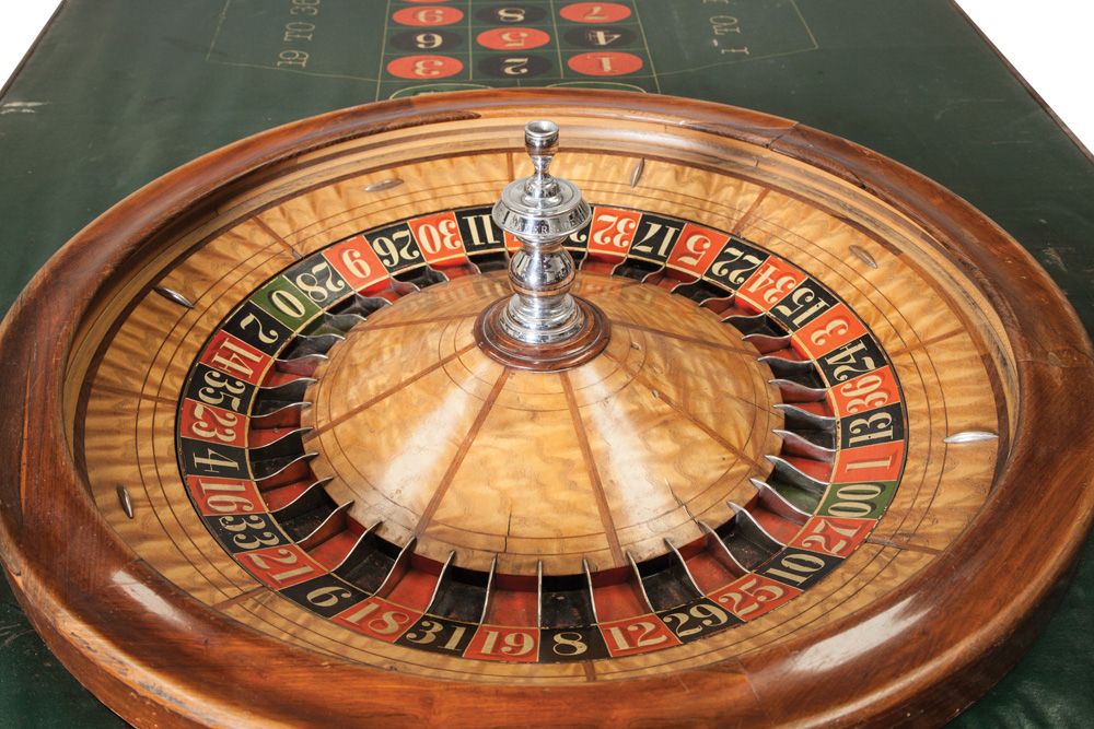 Saloon Roulette Table with Wheel