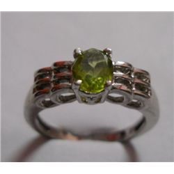 3.360g Ring of Peridot in Silver