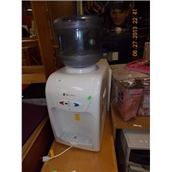 WATER COOLER - COUNTER TOP MODEL WITH SMALL BOTTLE