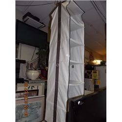 CLOSET HANGING ORGANIZER