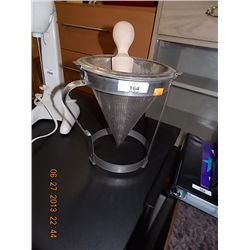 VINTAGE METAL COLLINDER