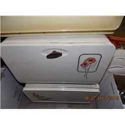 VINTAGE METAL BREAD BOX