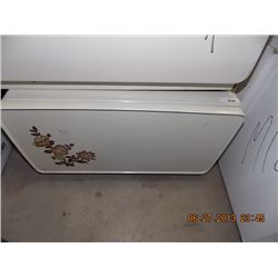 VINTAGE METAL BREAD BOX