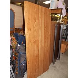 FOLDING BANQUET TABLE - APPROX. 5'