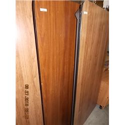 FOLDING BANQUET TABLE - APPROX. 4'