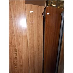 FOLDING BANQUET TABLE - APPROX. 4'