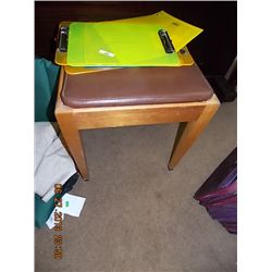 OAK & LEATHER PIANO STOOL