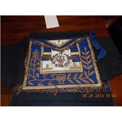 FREE MASON BANNER / APRON & CASE