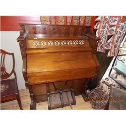 PUMP ORGAN - VINTAGE CLINTON ONTARIO MAHOGANY CASED