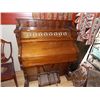 Image 1 : PUMP ORGAN - VINTAGE CLINTON ONTARIO MAHOGANY CASED