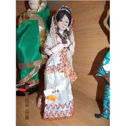 DOLL FIGURE - WHITE DRESS - WEDDING