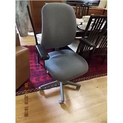 OFFICE CHAIR WITH ARMS