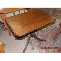 DUNCAN PHYPHE SINGLE PEDESTAL MAHONGANY SIDE TABLE