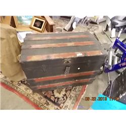 VINTAGE STEAMER TRUNK
