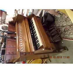 PUMP ORGAN - VINTAGE CLINTON ONTARIO MAHOGANY CASED