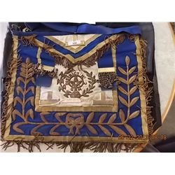 FREE MASON BANNER / APRON & CASE