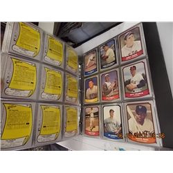 BINDER - SPORTS TRADING CARDS - BASEBALL