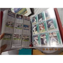 BINDER - SPORTS TRADING CARDS - BASEBALL